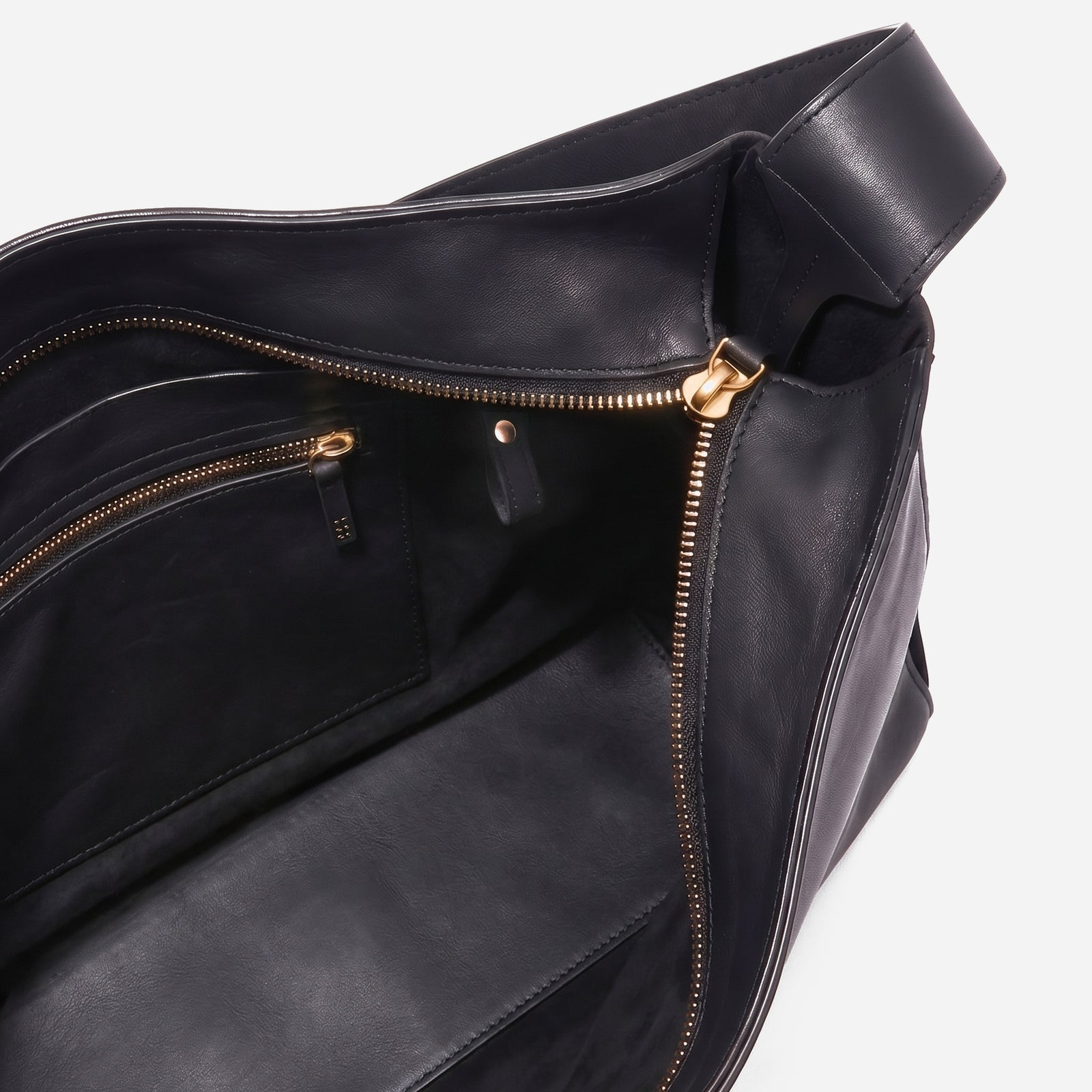The Overtime Lite open interior showing everyday capacity -Black