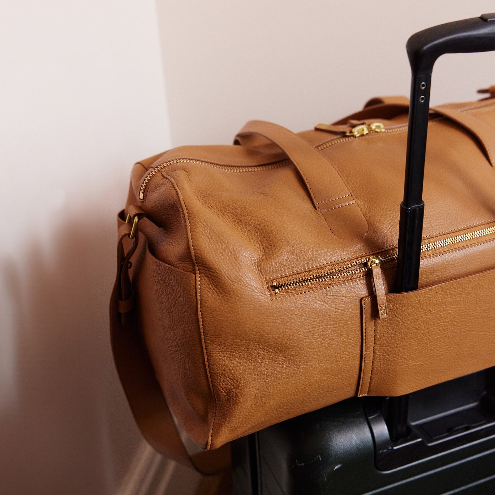 Full view of Getaway Duffle Bag in saddle leather - Saddle