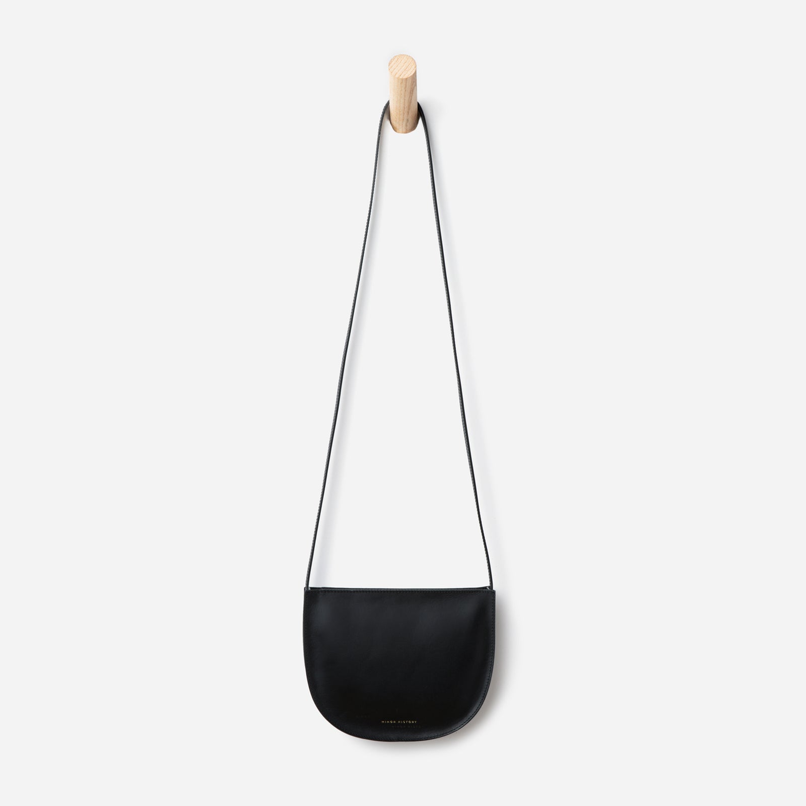 Close-up of Sidekick Crossbody bag in black leather - Black